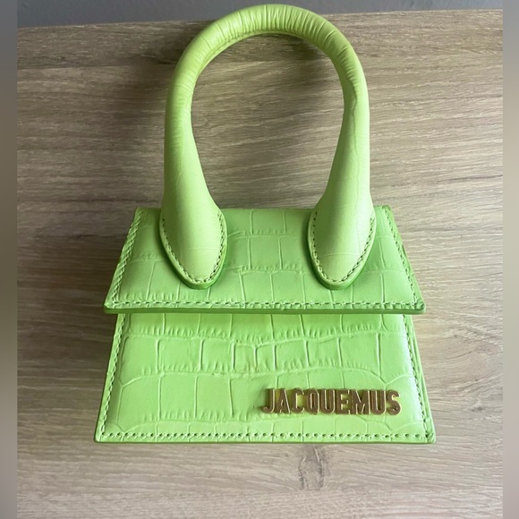Jacquemus
Green La Montagne 'Le
Chiquito' Clutch - Picture 4 of 4